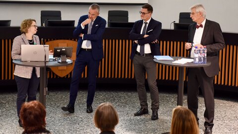 Alla 3a conferenza svizzera del potere giudiziario sono intervenuti Daniela Thurnherr, Martin Kayser, Alexander Misic e Stephan Breitenmoser. | © BVGer / Lukas Würmli