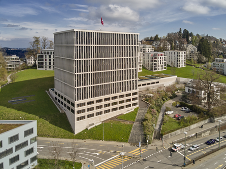 Vue par drone du Tribunal administratif fédéral avec la tour principale en point de mire | © Tribunal administratif fédéral