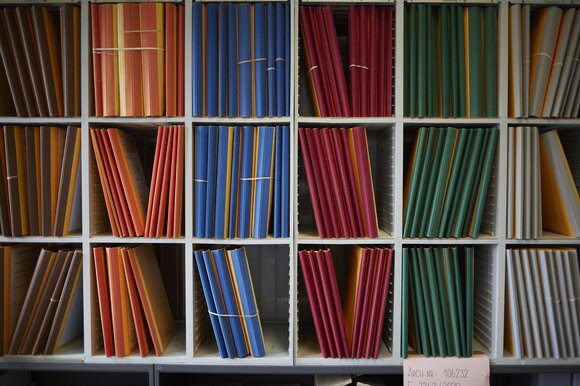 Files in different colours in a shelf